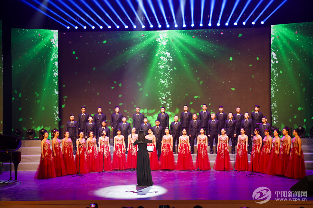 【当日】我县举行庆祝改革开放四十周年合唱比赛